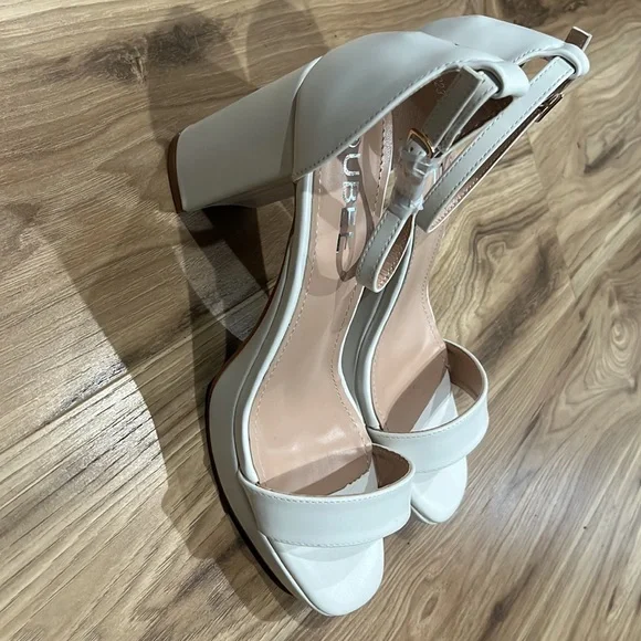 High heals size 9.5 - Picture 2 of 3